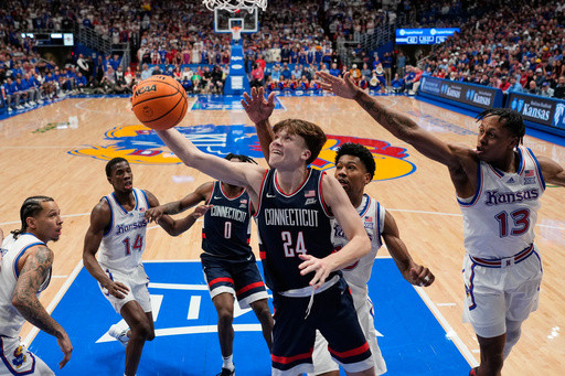 Braylon Mullins’ breakout performance lifts No. 5 UConn over No. 21 Kansas 61-56 at Allen Fieldhouse