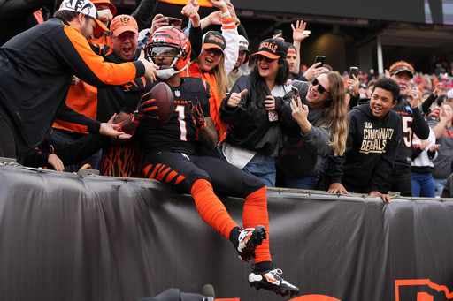 Ja’Marr Chase has two TD catches as Bengals breeze past Cardinals 37-14