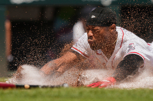 Will Benson homers as Reds even series against Braves