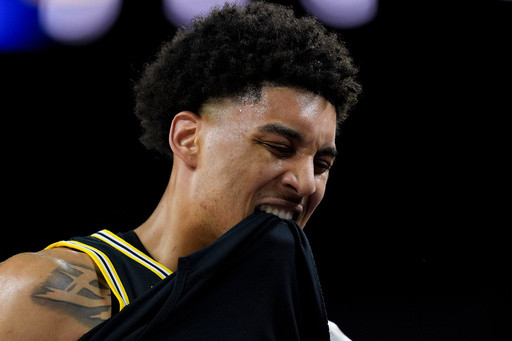 Michigan star Yaxel Lendeborg returns to Final Four game against Arizona after hurting ankle, knee