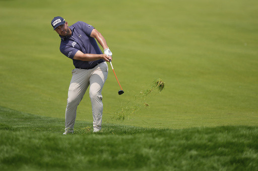US Open players get that sinking feeling, straight down into the rough at brutal Oakmont