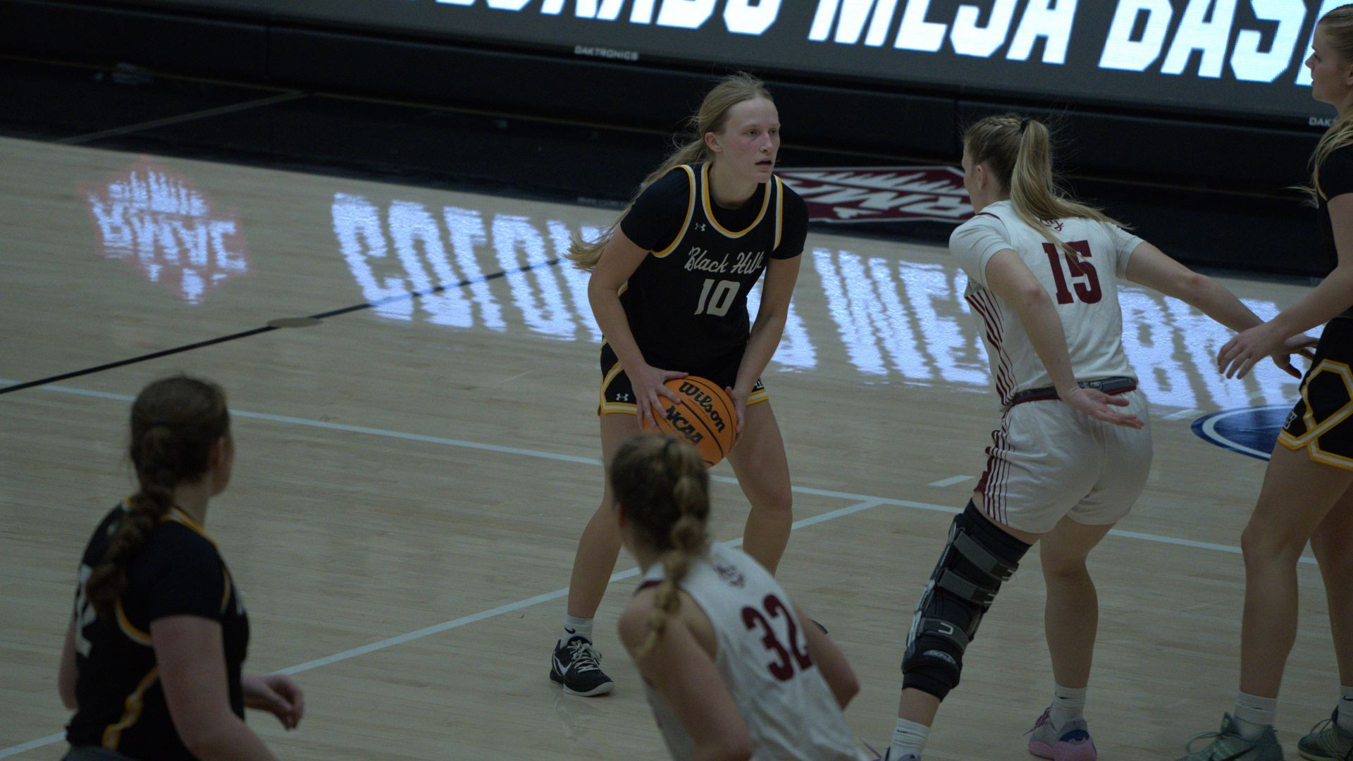 Yellow Jackets Come Up Short to #9 Mavericks