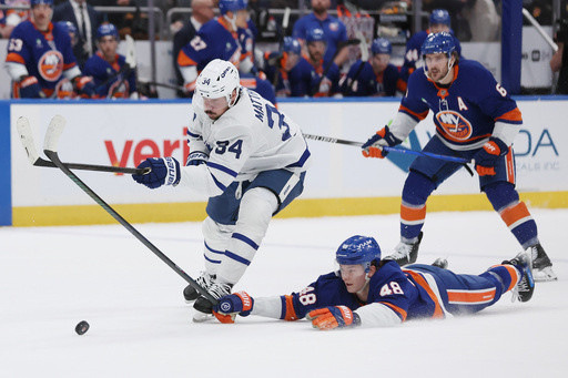 Matthews passes Mats Sundin to set Maple Leafs’ franchise record with his 421st career goal