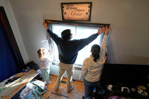 Federal shutdown creates uncertainty for Maine cancer patient struggling to stay warm