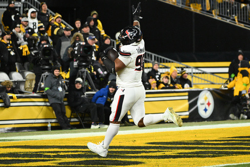 Texans stifle Aaron Rodgers and the Steelers 30-6 for franchise’s 1st road playoff win