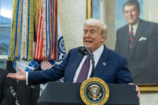 Trump orders federal regulators to probe alleged bank discrimination against conservatives