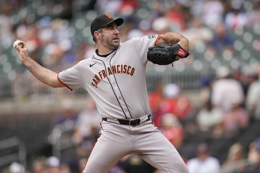 Verlander finds bottle of his favorite wine waiting at his locker after elusive 1st win with Giants