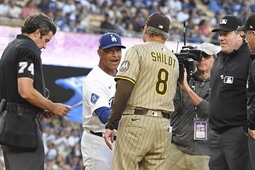 NL West race heats up as Dodgers tie Padres for lead