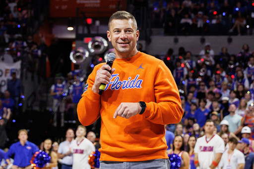 Florida coach Jon Sumrall’s photoshoot with a 7-foot alligator includes some tense moments