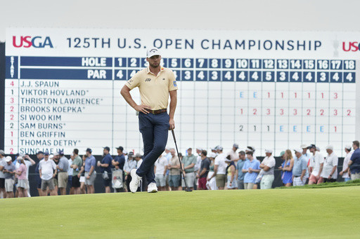 Sam Burns leads US Open with 65 and avoids calamity at Oakmont