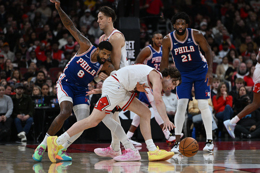 Smith ignites decisive run with thunderous dunk on Embiid as Bulls beat 76ers 109-92