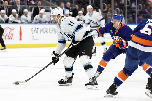 Dylan Guenther has 1st career hat trick to send Mammoth to 7-2 victory over Isles
