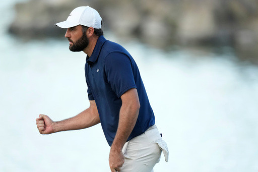 Si Koo Kim leads American Express with Scheffler and teenager Blades Brown 1 shot behind.