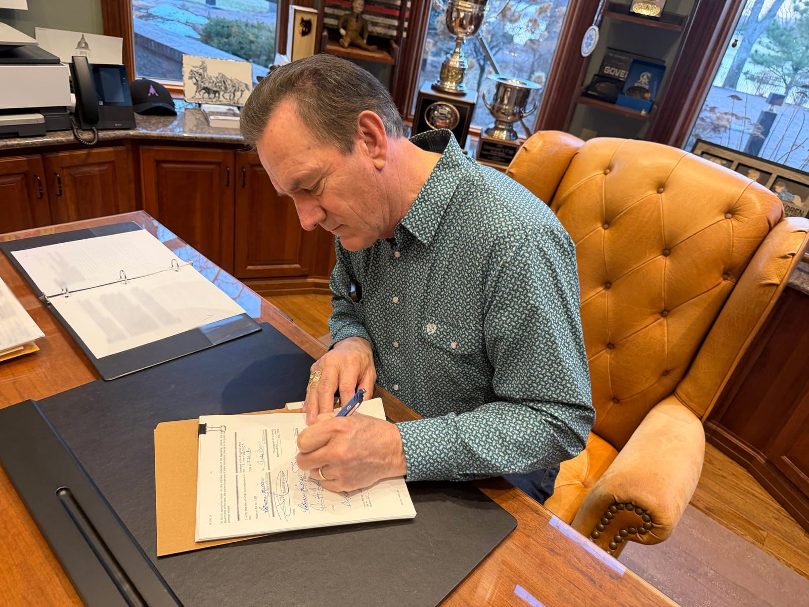 Legislature reconvenes to consider 2 vetoes
