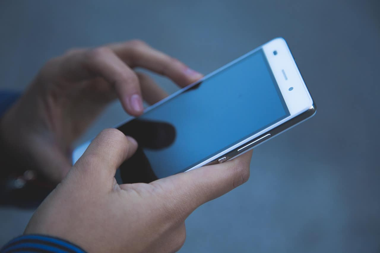 School Cell Phone Ban Advances Amid Local Control Debate