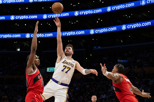 Luka, LeBron get the Lakers back into form in a 110-93 victory over the Raptors
