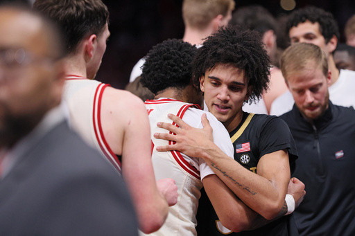 Nearly the greatest buzzer-beater ever? Half-court heave from Vanderbilt’s Tyler Tanner rims out