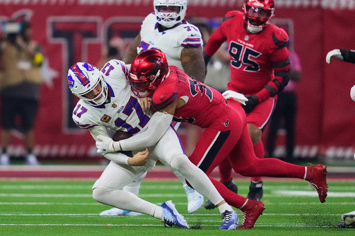 Texans’ defense shines with 8 sacks, 3 turnovers in win over Bills