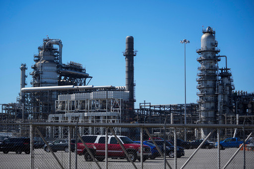 World leaders eye oil reserves, but so far hold off on tapping them
