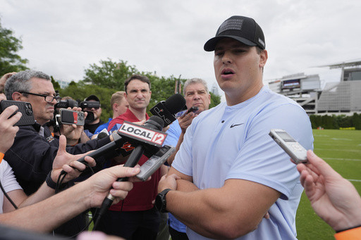 All-Pro Trey Hendrickson ends holdout and will report to Bengals, AP source says