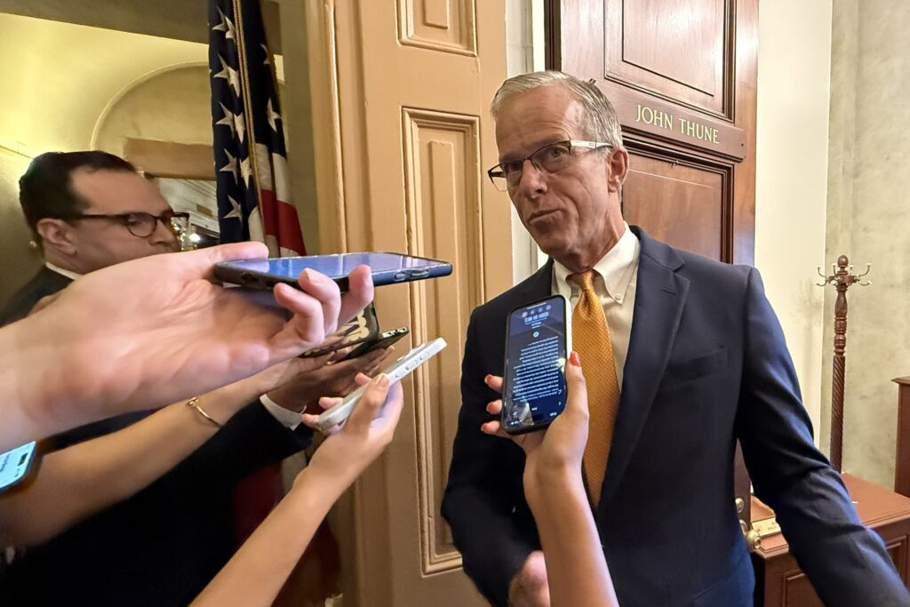 US Senate talks continue on end to 37-day shutdown, but final deal elusive