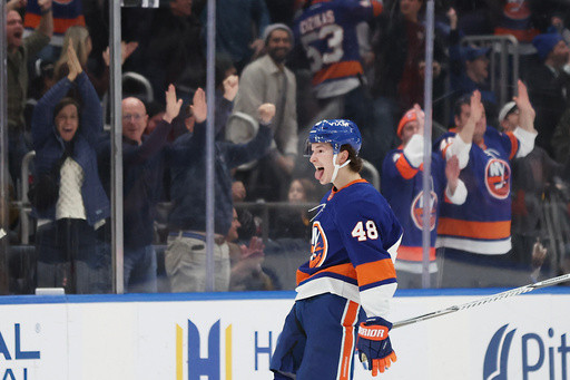 Lee scores in final minute, Schaefer has 2 more goals as the Islanders beat the Panthers 5-4