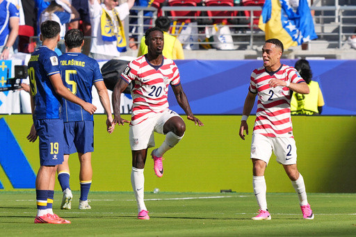 Balogun gets US’s go-ahead goal against Bosnia and then red card