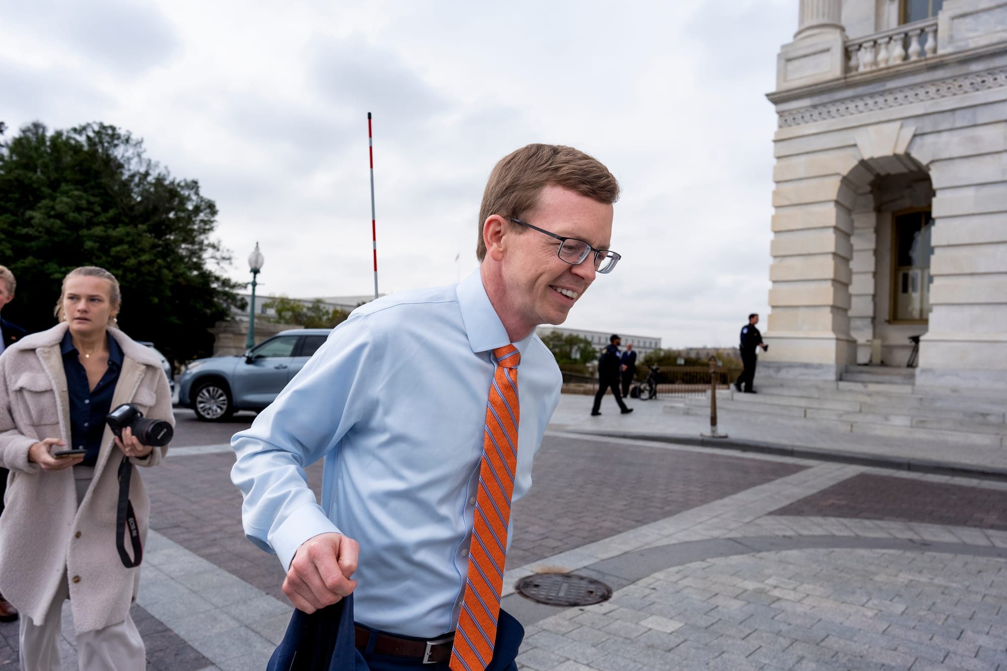 Poll: Johnson, Rhoden set pace in South Dakota governor’s race