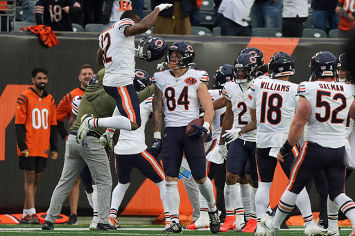 Bears outlast Bengals for wild 47-42 win on Williams’ TD pass to Loveland in final minute