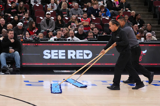 Heat-Bulls game at the United Center postponed due to condensation on the court