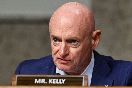 Experts doubt the Pentagon can punish Kelly over the ‘illegal orders’ video