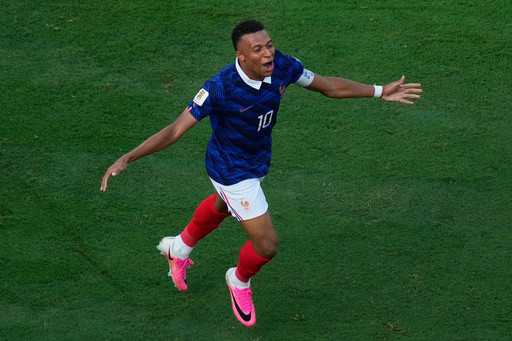 Mbappé scores twice to tie Messi for World Cup lead with 6 goals, France beats Sweden 3-0