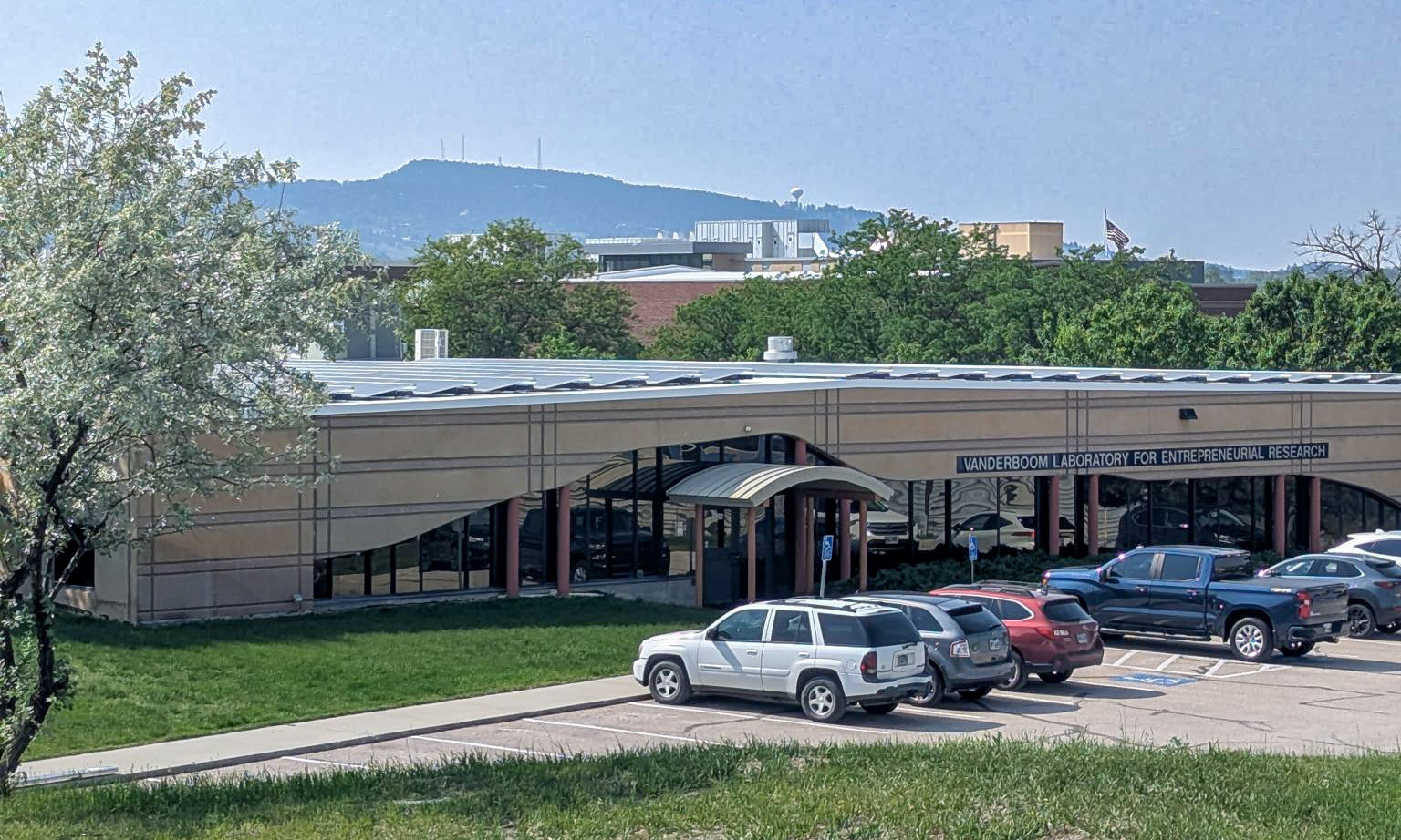 South Dakota Mines Unveils its First Solar Installation with GenPro Energy