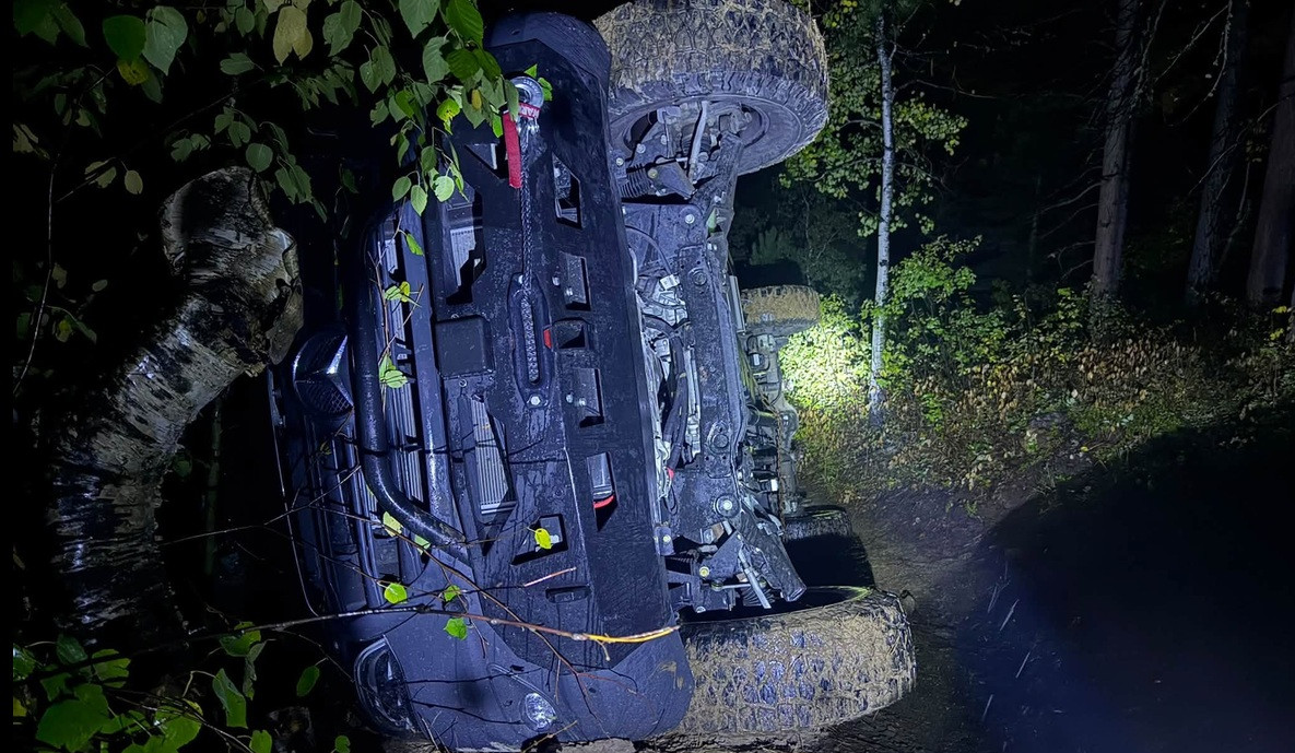 At least one hurt after SUV rolls off Highway 385