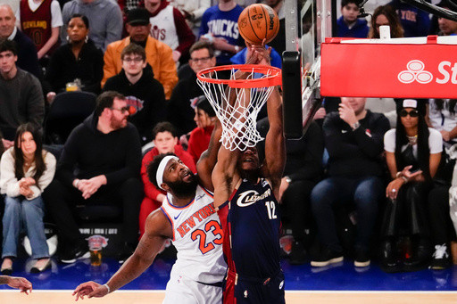 Brunson and the reserves lead a Christmas comeback as the Knicks beat the Cavaliers 126-124