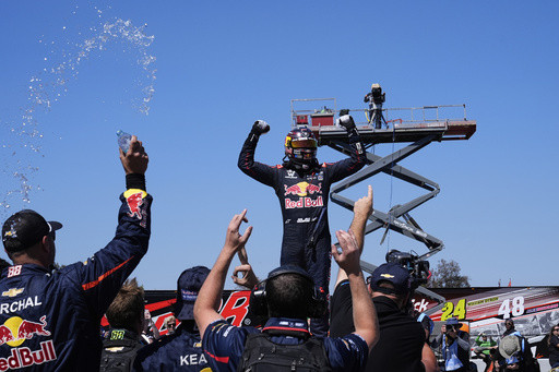 Shane van Gisbergen dominates on another road course, wins at Sonoma to extend streak