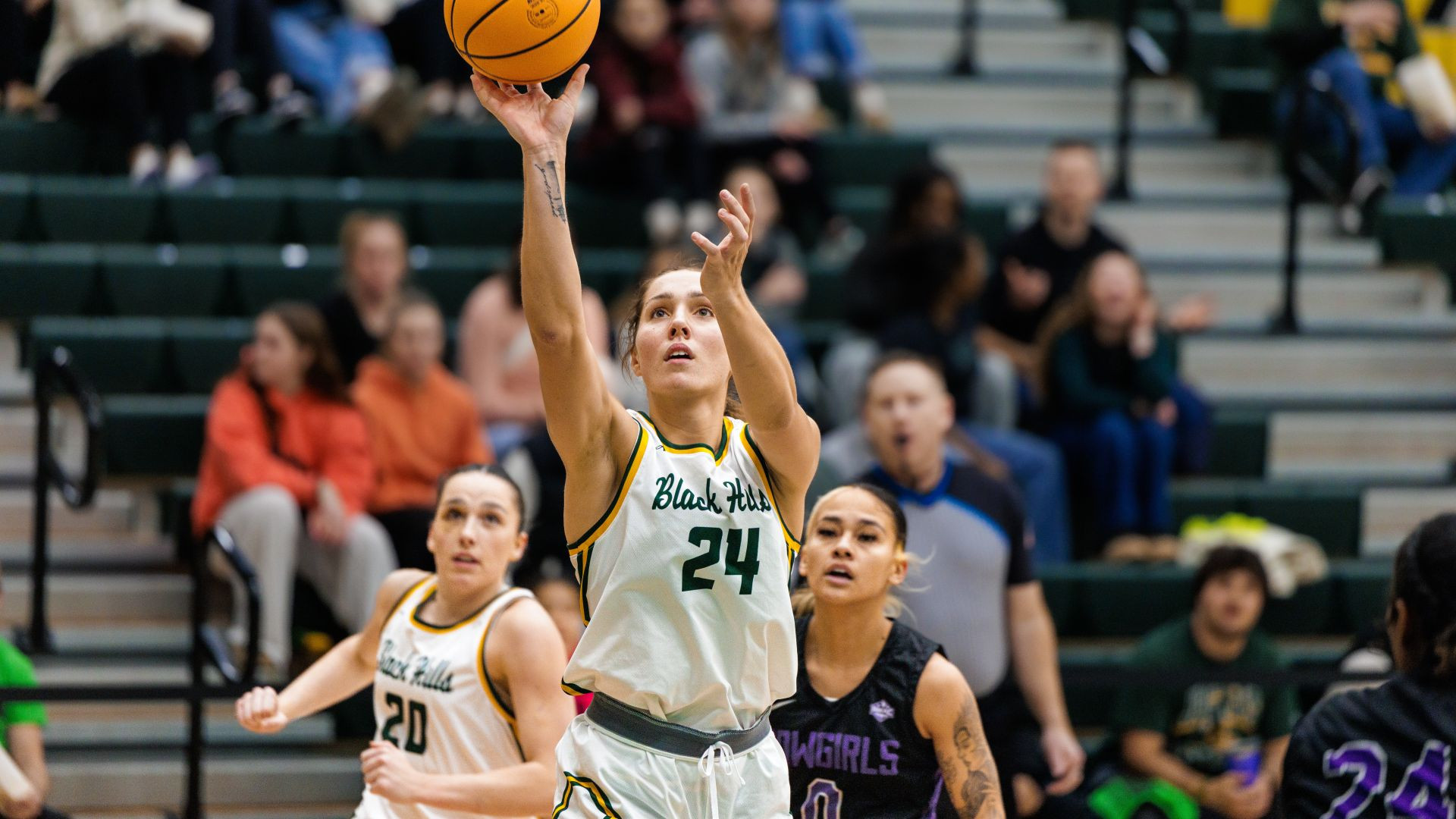 Yellow Jackets Hold Off Cowgirls for Eighth Straight Win