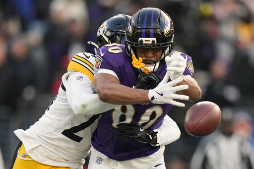 Late reversal helps Steelers hold on for 27-22 win over Ravens and sole possession of division lead