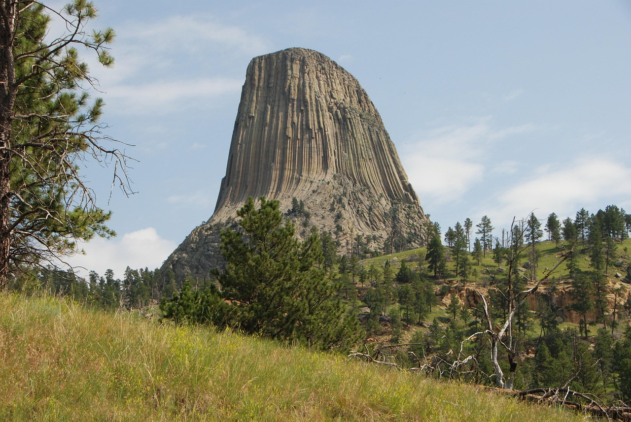Wildfires Trigger Closure at Devils Tower, Lumin Fire Burns 7,200 Acres in Wyoming