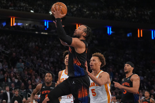 Jalen Brunson scores 39 points and the Knicks rout the Hawks 126-97 for a 3-2 series lead