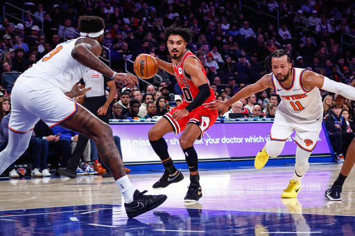 Brunson scores 31 as Knicks snap losing streak, hand Bulls first loss