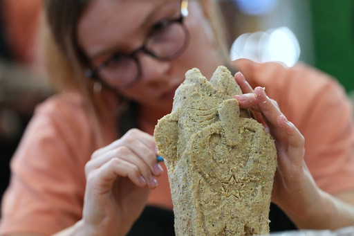 Scrapple sculpture contest winner prevailed in Eagles country by putting the pig into pigskin