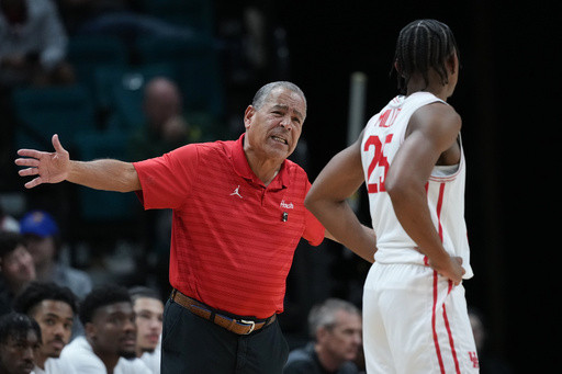 Houston coach Kelvin Sampson questions free-throw disparity after loss to Tennessee
