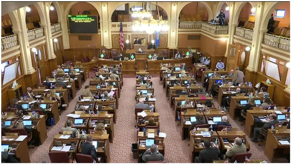 House unanimously passes “baby box” surrender bill
