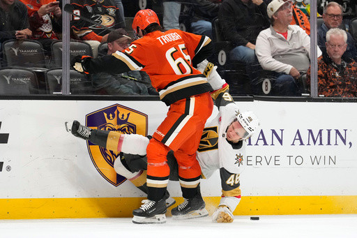 Chris Kreider scores 2 goals, Ducks beat slumping Golden Knights 4-3 to sweep season series