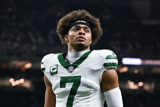 Jets agree to trade quarterback Justin Fields to Chiefs to serve as Mahomes’ backup, AP source says