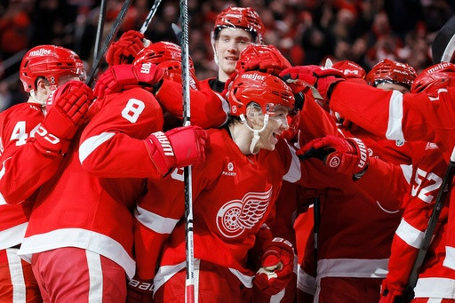 Patrick Kane passes Mike Modano for the most NHL points by a US-born player
