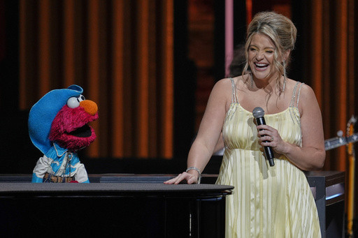 ‘Sesame Street’ stars Elmo and Abby Cadabby sing and host in their Grand Ole Opry debut