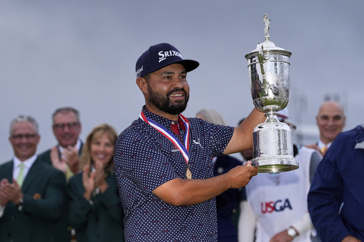J.J. Spaun’s path to U.S. Open title helped by a shot onto an umbrella