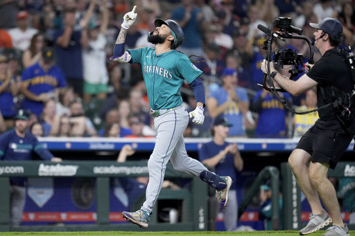 Crawford’s grand slam and Raleigh’s 58th homer lead Mariners to sweep over Astros